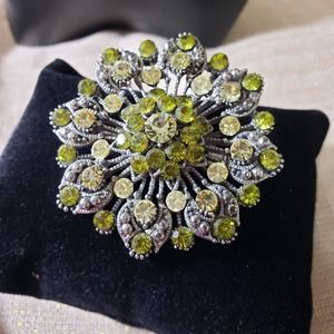 Vintage Peridot Color and Gold Tone Floral Brooch Pin EUC
